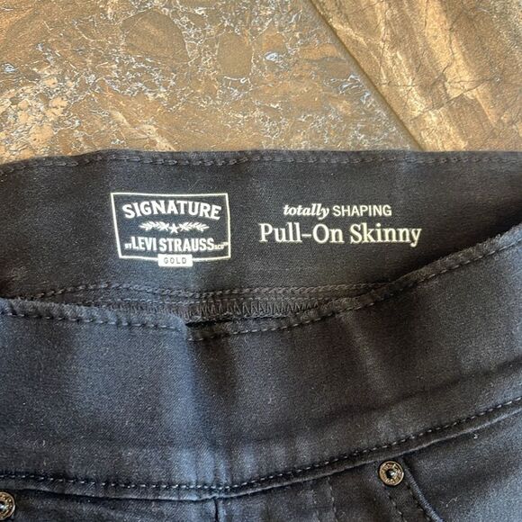 Signature Levi Strauss Gold Label Womens Totally Shaping Pull-On Skinny Jeans - Picture 10 of 16